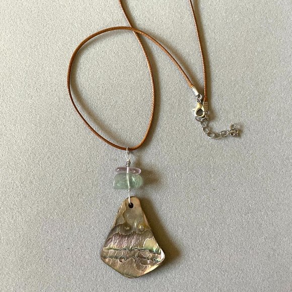 Red Abalone Shell Fluorite Amethyst Gemstone Crystal Necklace Ocean Beach Sea - Picture 3 of 13